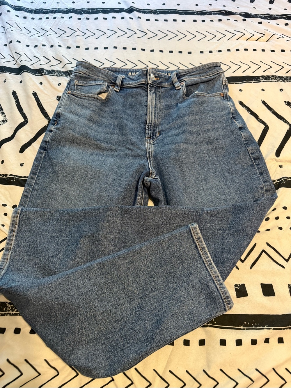 American Eagle Outfitters Straight-Leg Midwash Women’s Jeans